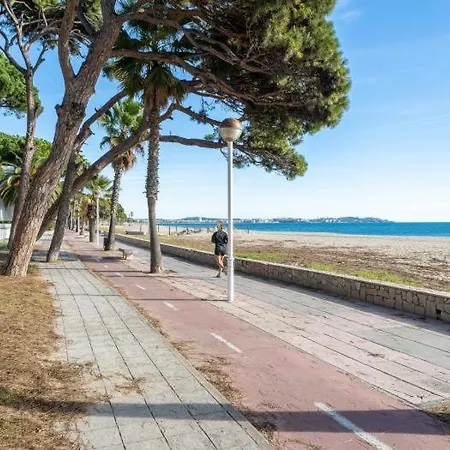 Apartament 50 M From The With Private Parking