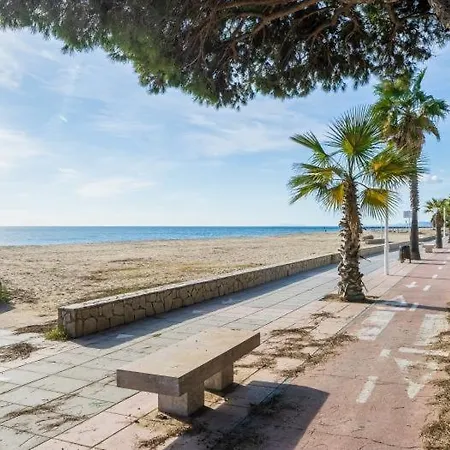 Apartament 50 M From The With Private Parking *