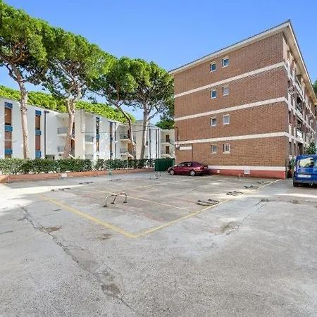 Apartament 50 M From The With Private Parking