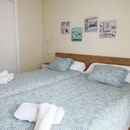 50 M From The With Private Parking